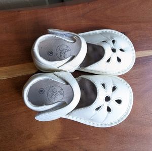 Bella Nova Cream Mary Jane Shoe 8